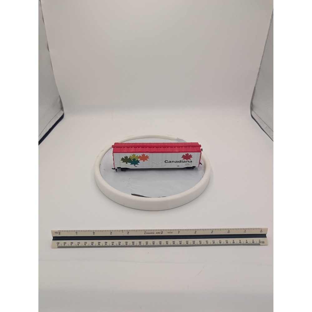 HO Scale Canadiana 1867 Boxcar White Red‎ Maple Leaf Model Train Rolling Stock